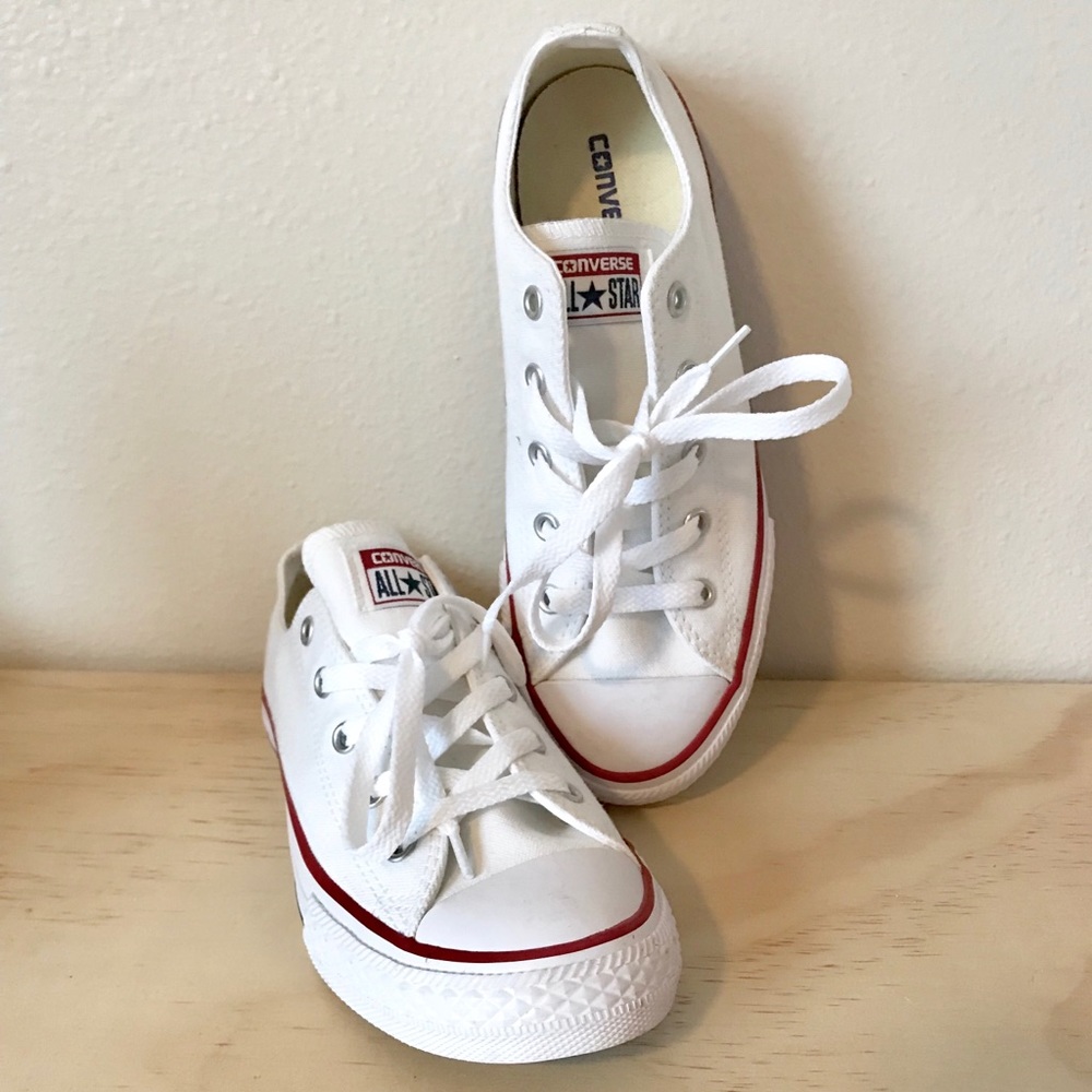 White Converse women’s 6 new chuck taylor low tops